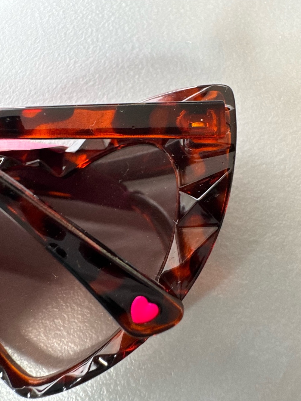 Betsey Johnson Tortoiseshell faceted cat eye Heart-Shaped Sunglasses - Brown - Picture 4 of 7